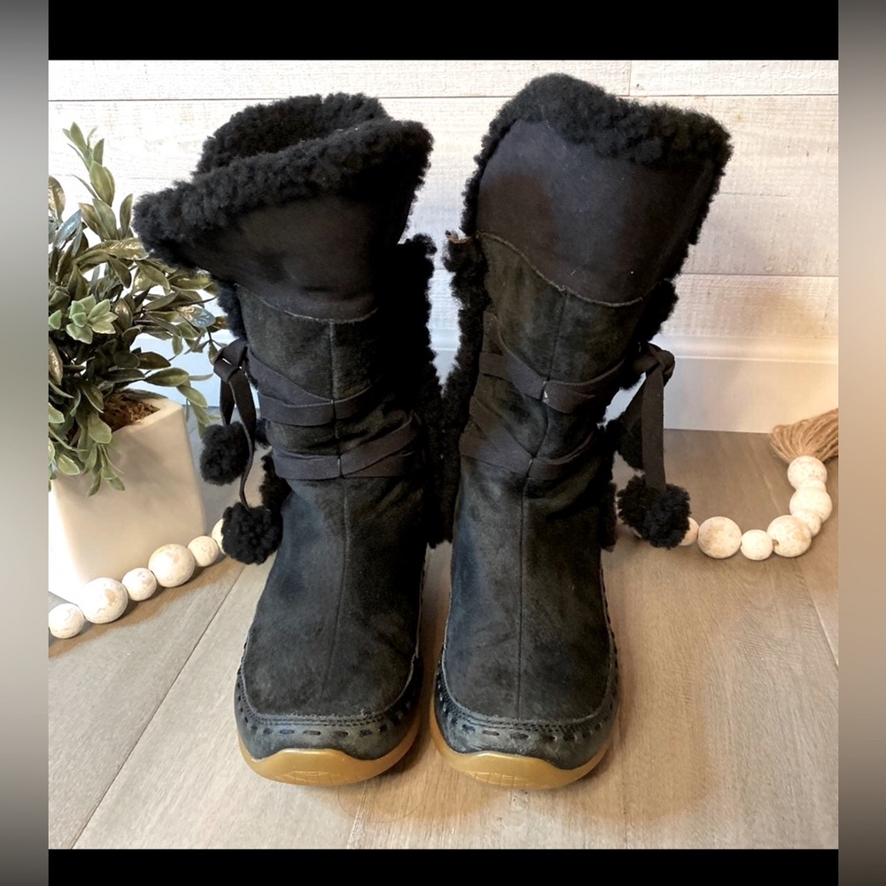 The north face black snow boots size 6.5